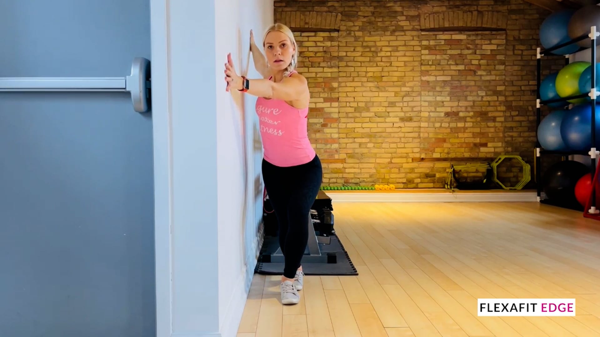 Loop take-off wall press: Advanced-Elite