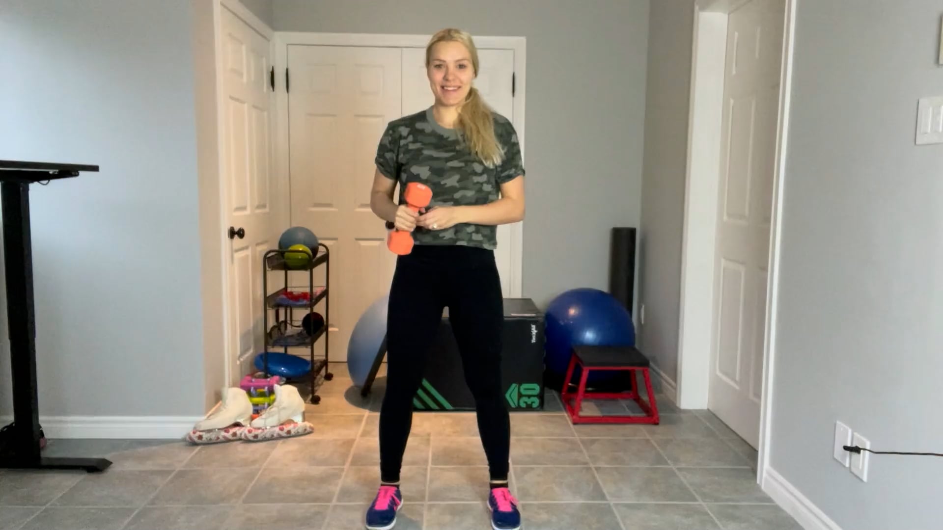 Advanced: Rotational squat with weight exercise