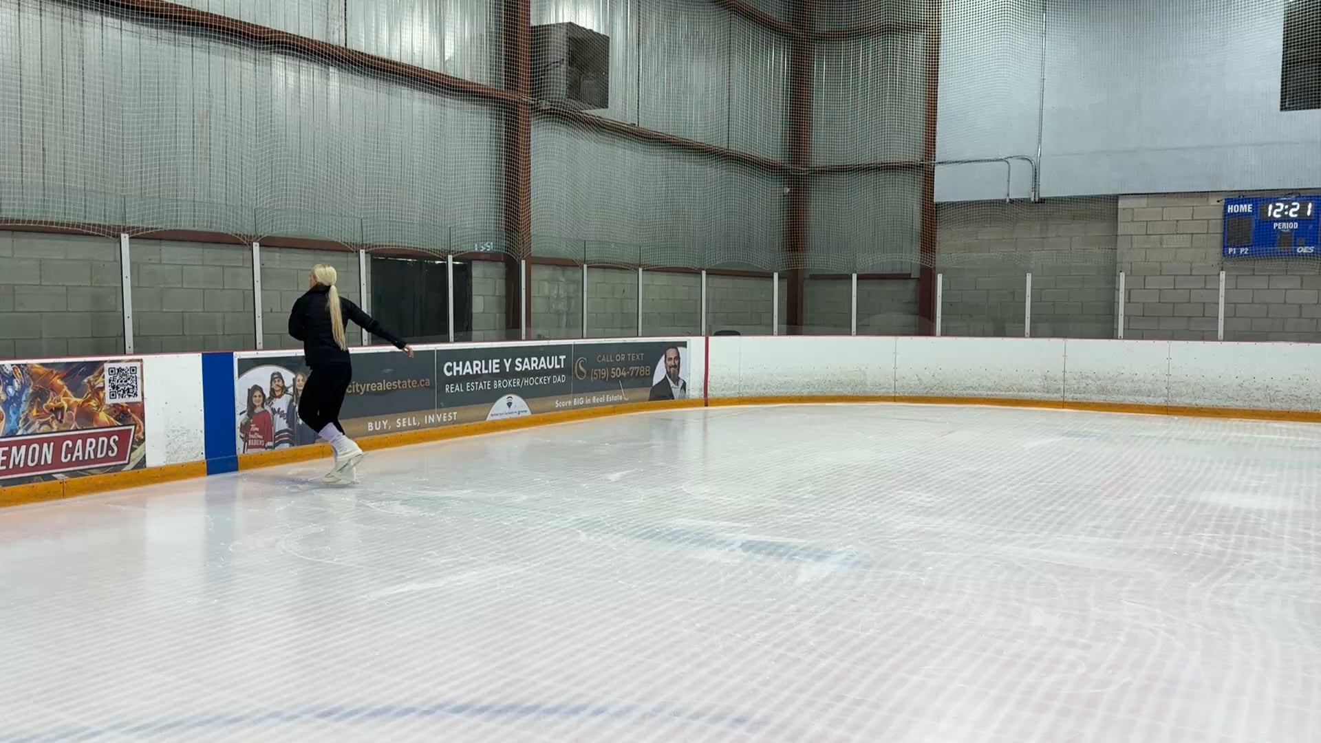 Back inside one foot twizzle: Advanced