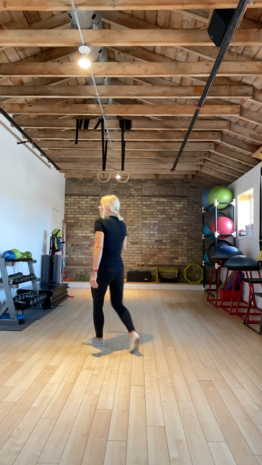 Advanced: Off-ice double salchow from forward outside three turn demonstration