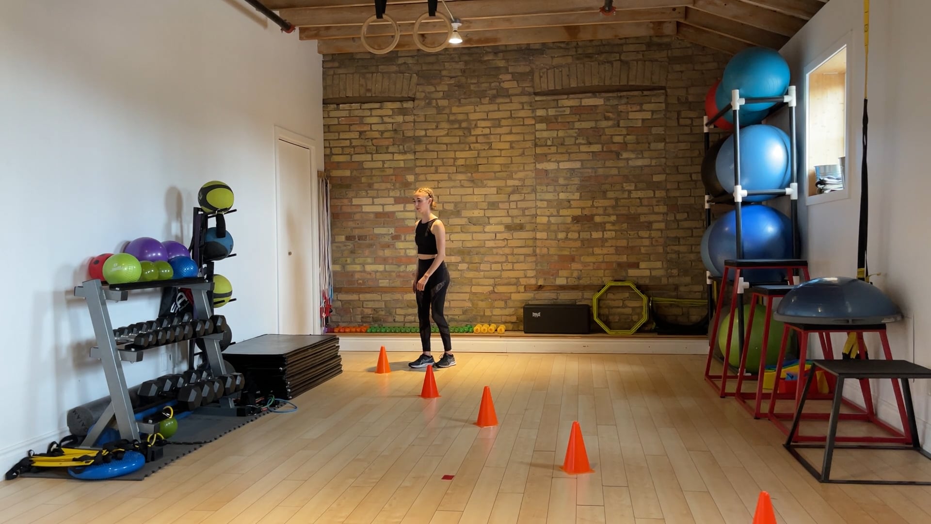 Advanced-Elite: 5 cone inside leg leads lateral bound drill