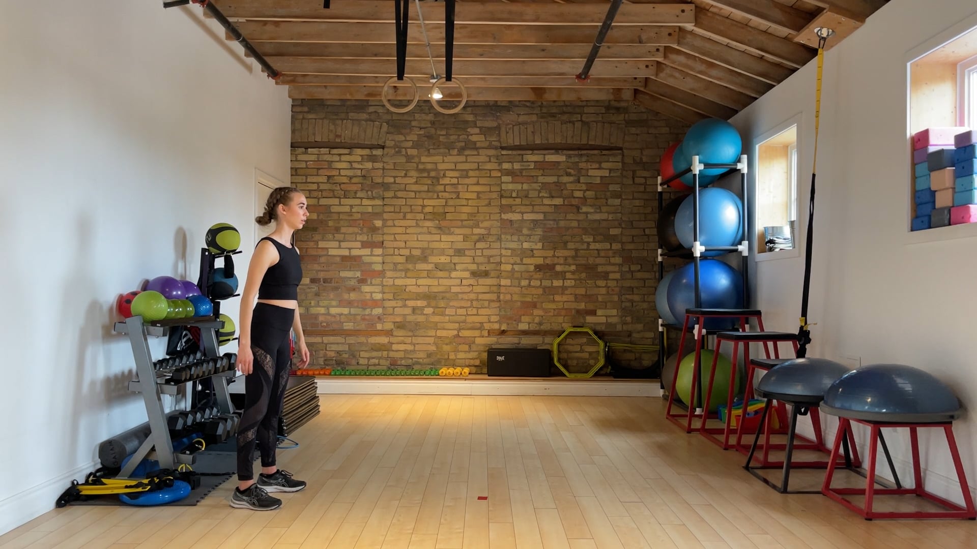 Foundation-Advanced: Off-ice forward bound & hip twist & 1/2 turn drill