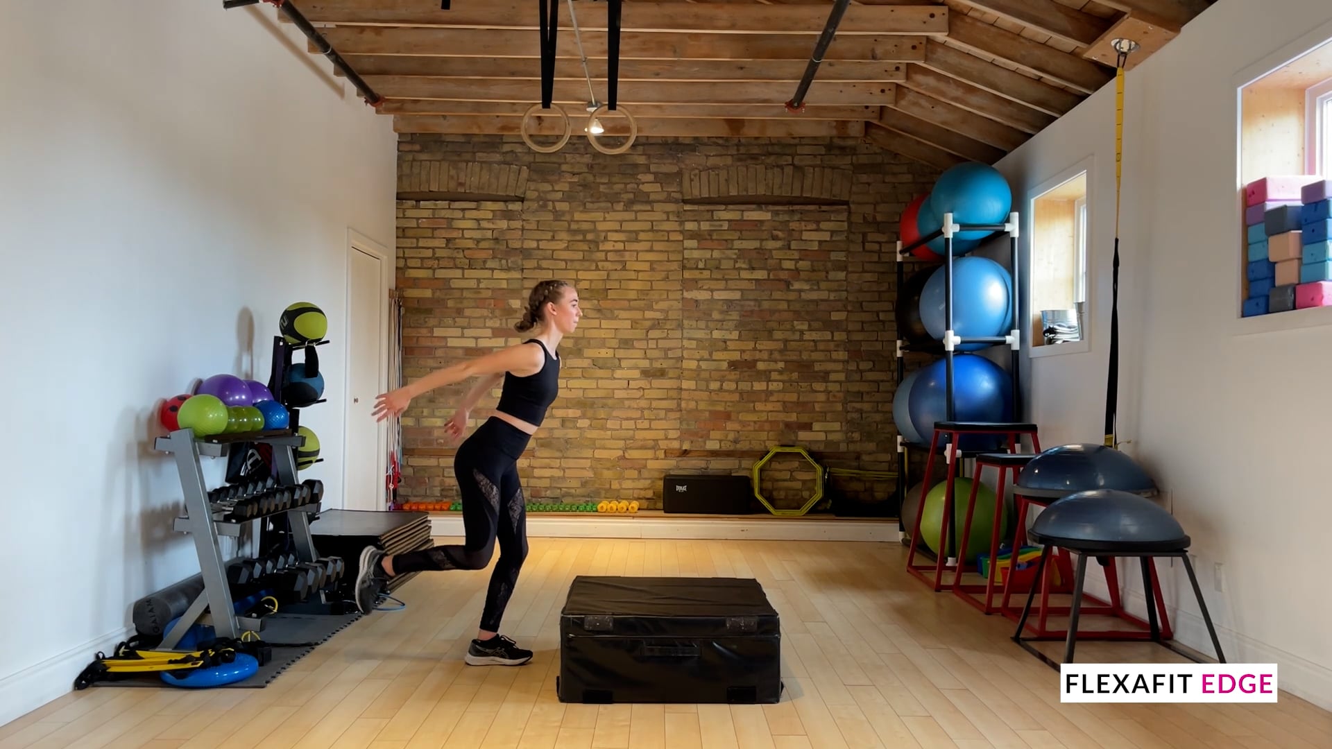 Single leg forward box jump alternating feet: Foundation-Elite