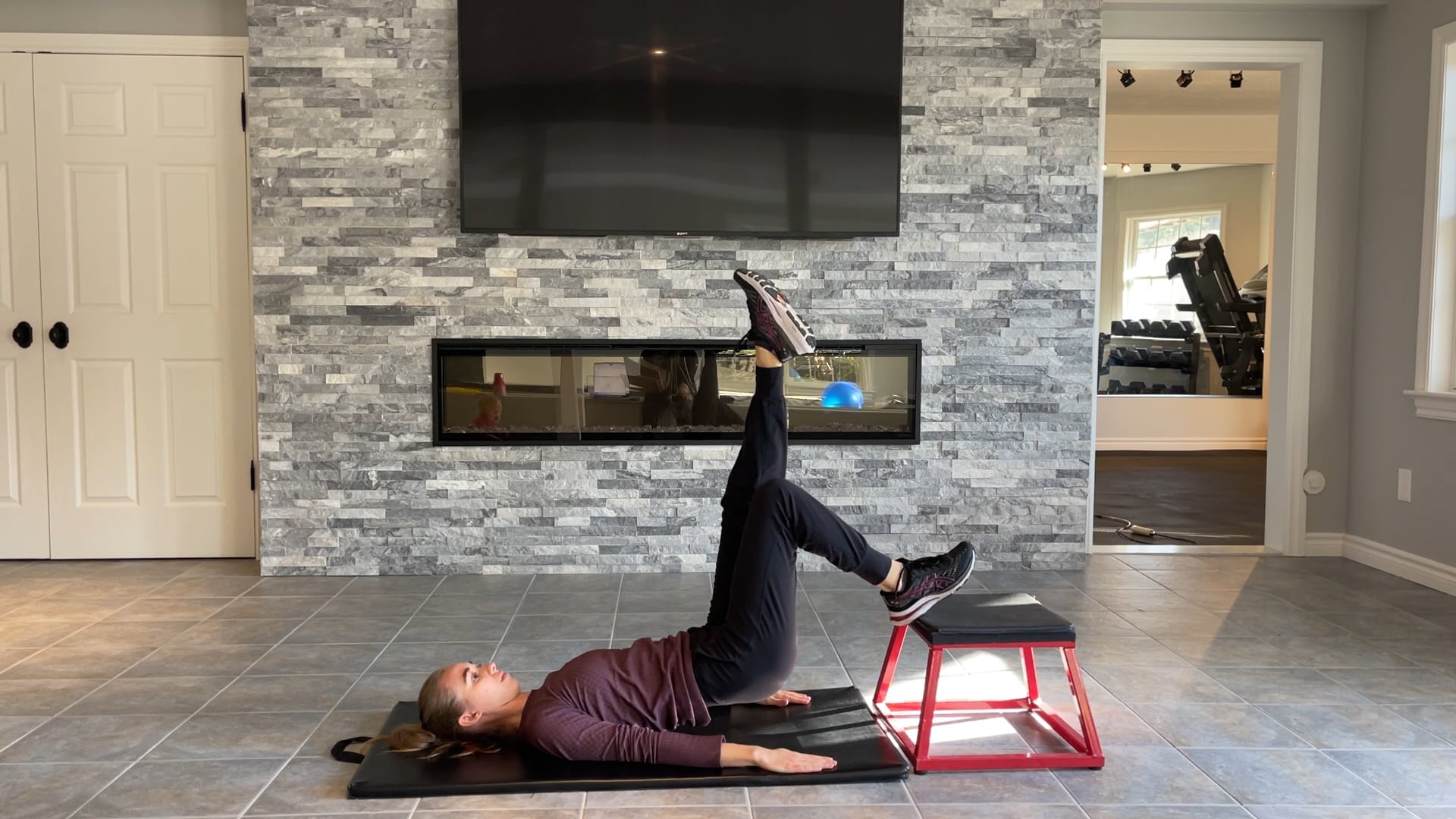 Advanced-Elite: Single leg hamstring bridge exercise