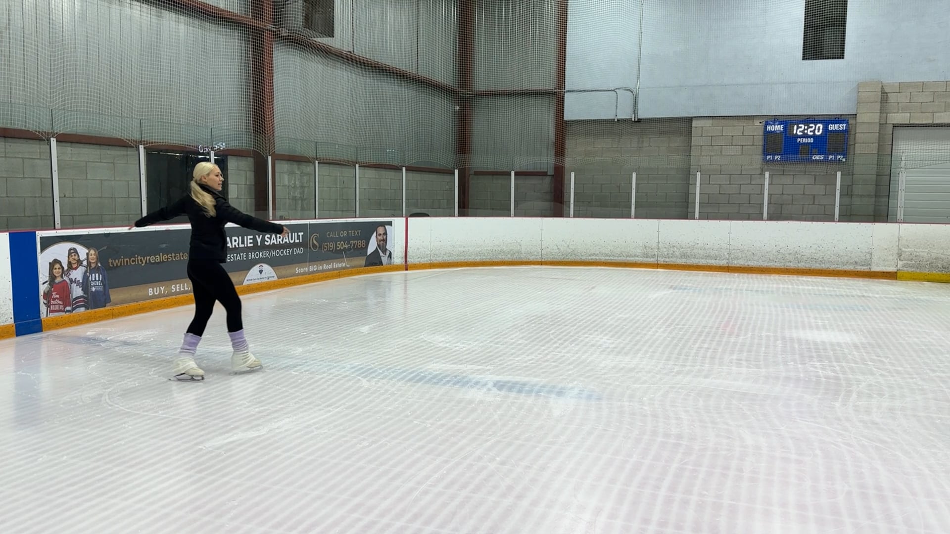 Forward outside one foot twizzle: Advanced