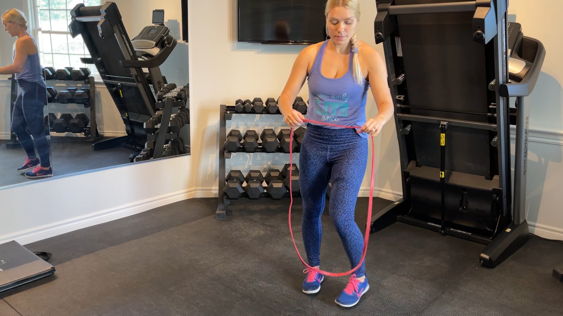Advanced-Elite: Off-ice sideways camel stretch with strap drill