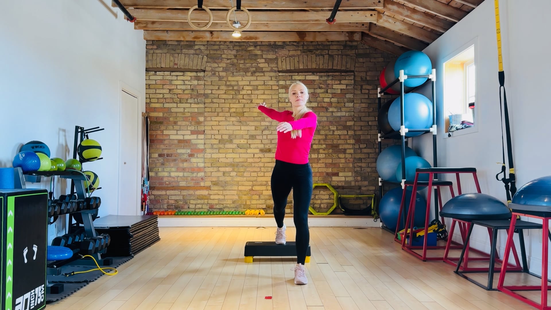 Advanced-Elite: Back foot elevated reverse lunge exercise