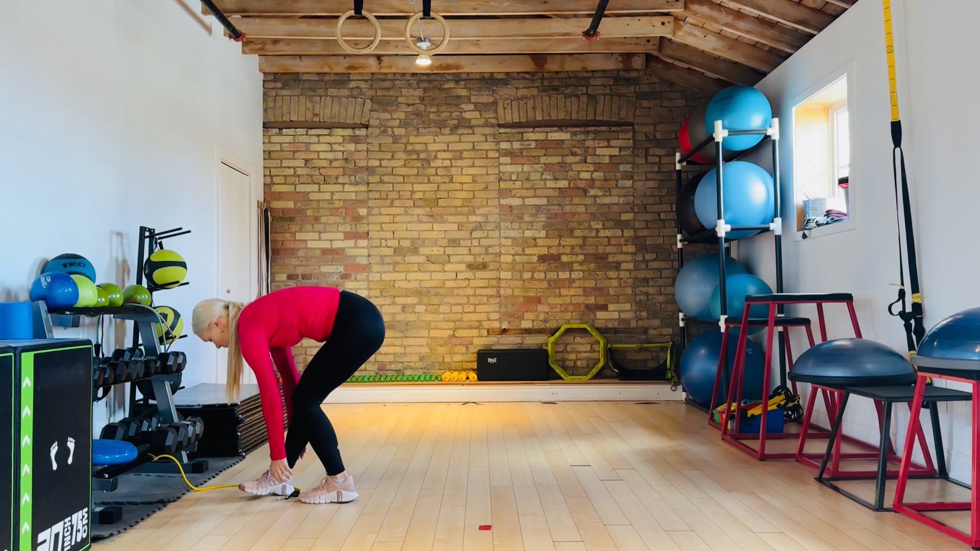 Advanced-Elite: Resisted hip adduction to air position exercise