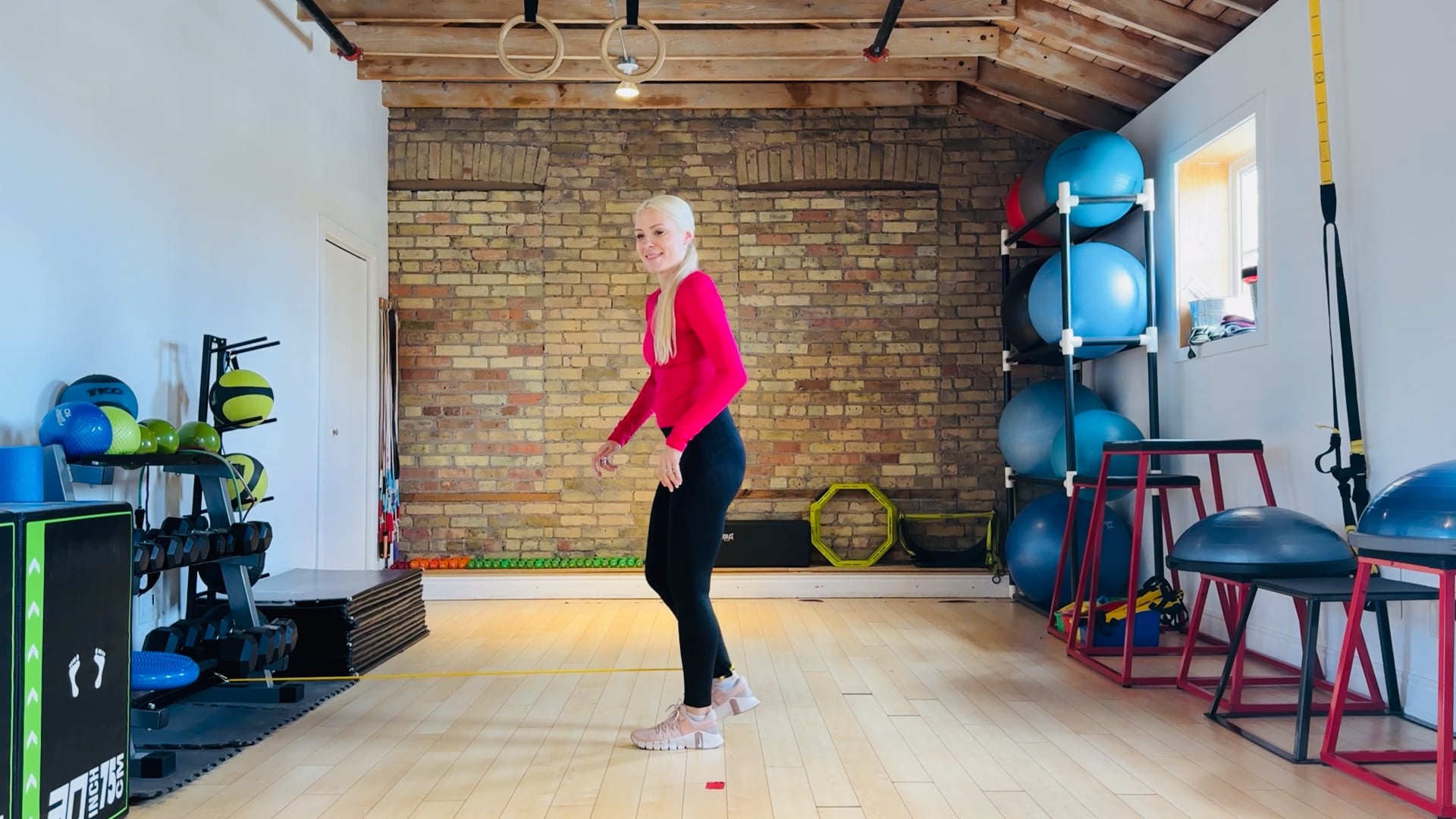 Advanced-Elite: Banded free leg lutz reach back drill