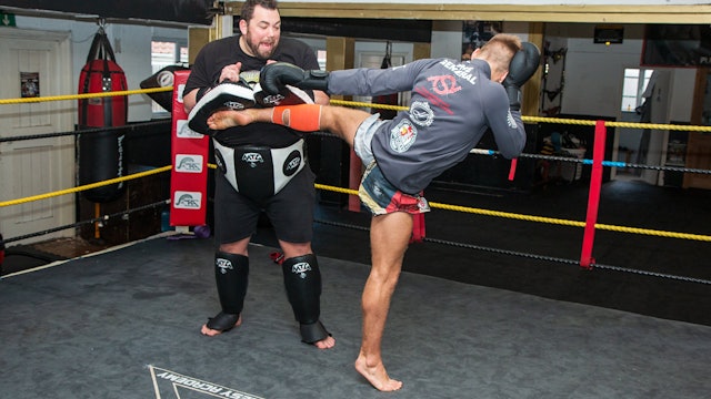 Muay Thai Training - Faking the Body Kick