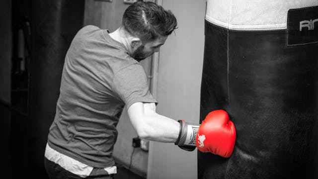 10 Boxing Bag Work Drills for Southpaws