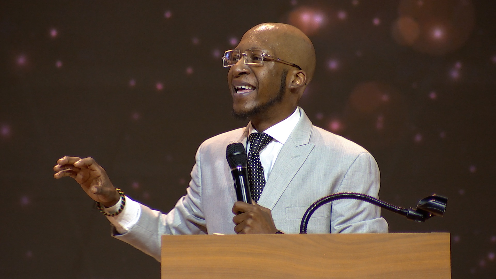 (Sermon Only) The Testimony of an Overcomer! | Rev. Andrew W. Berry