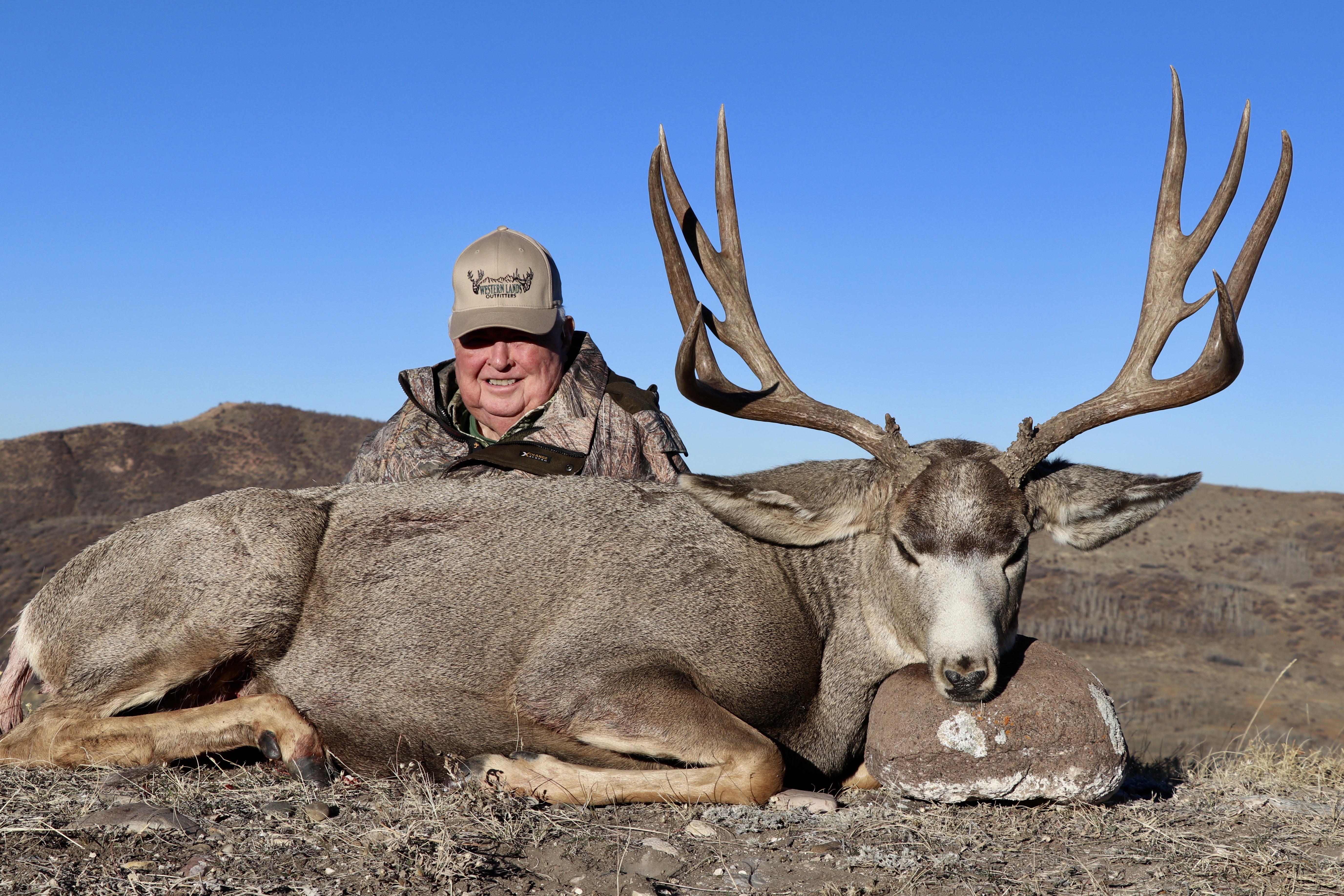 PHIL'S 200" MULE DEER  BUCK AT 80