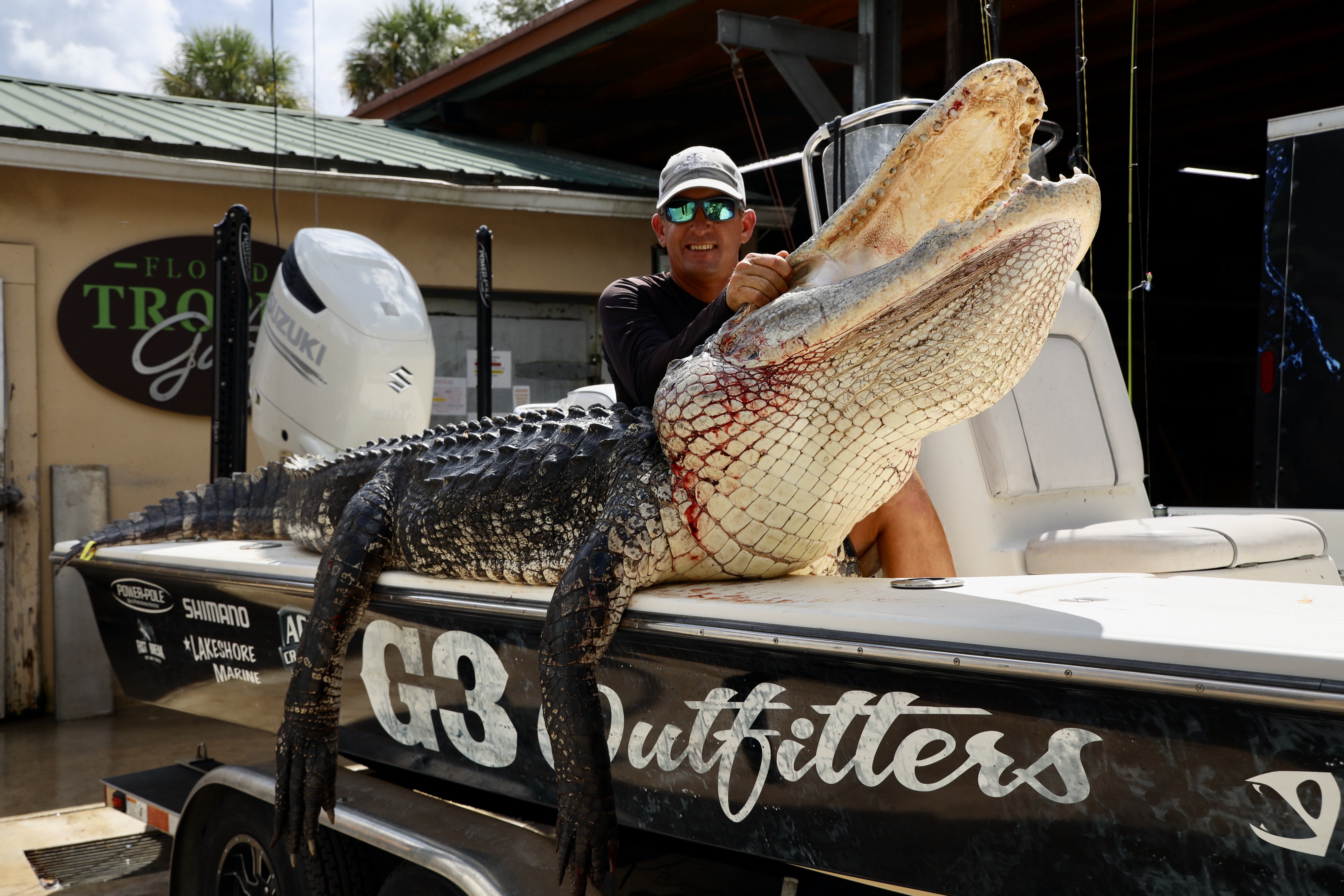 HUNTING GIANT GATORS IN FLORIDA