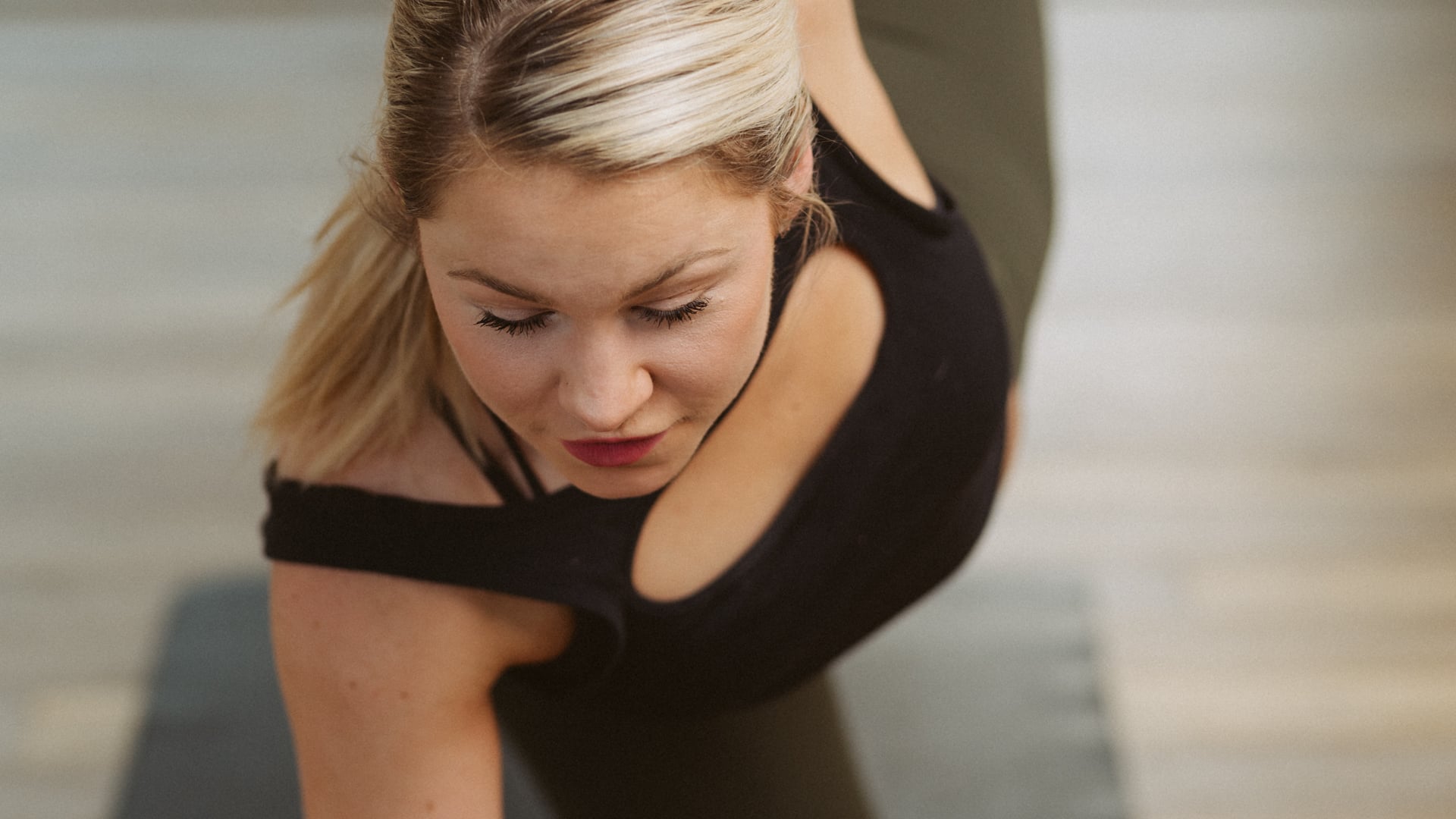 60 Minute Stretch and Recovery with Bailey