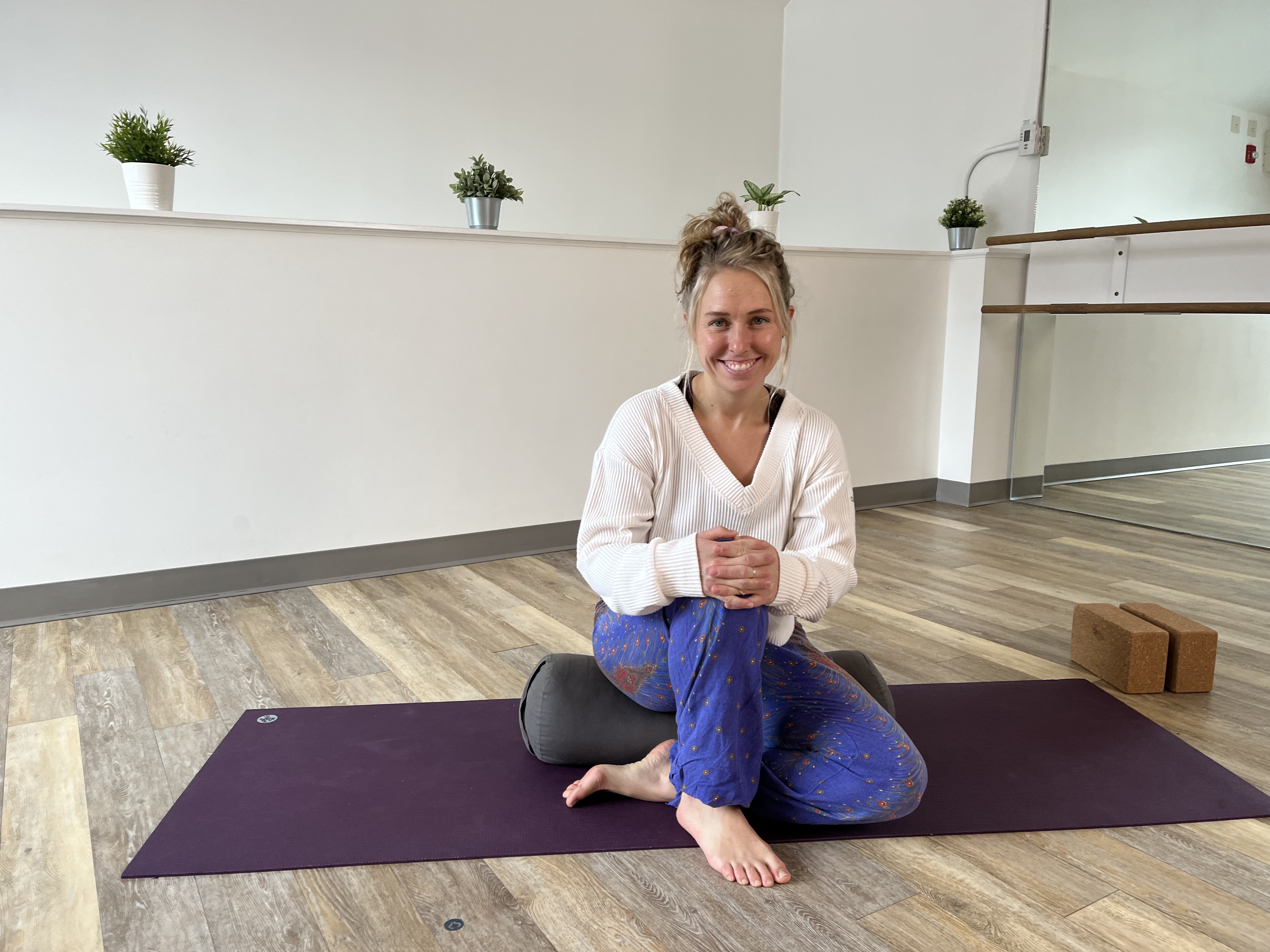 40 Minute Juicy Yin Yoga with Eira