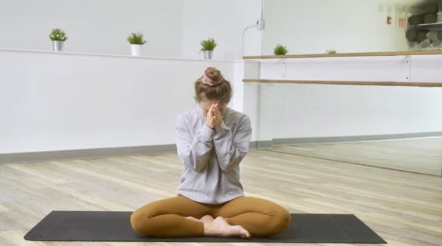 8 Minute Gratitude Meditation with Chesa