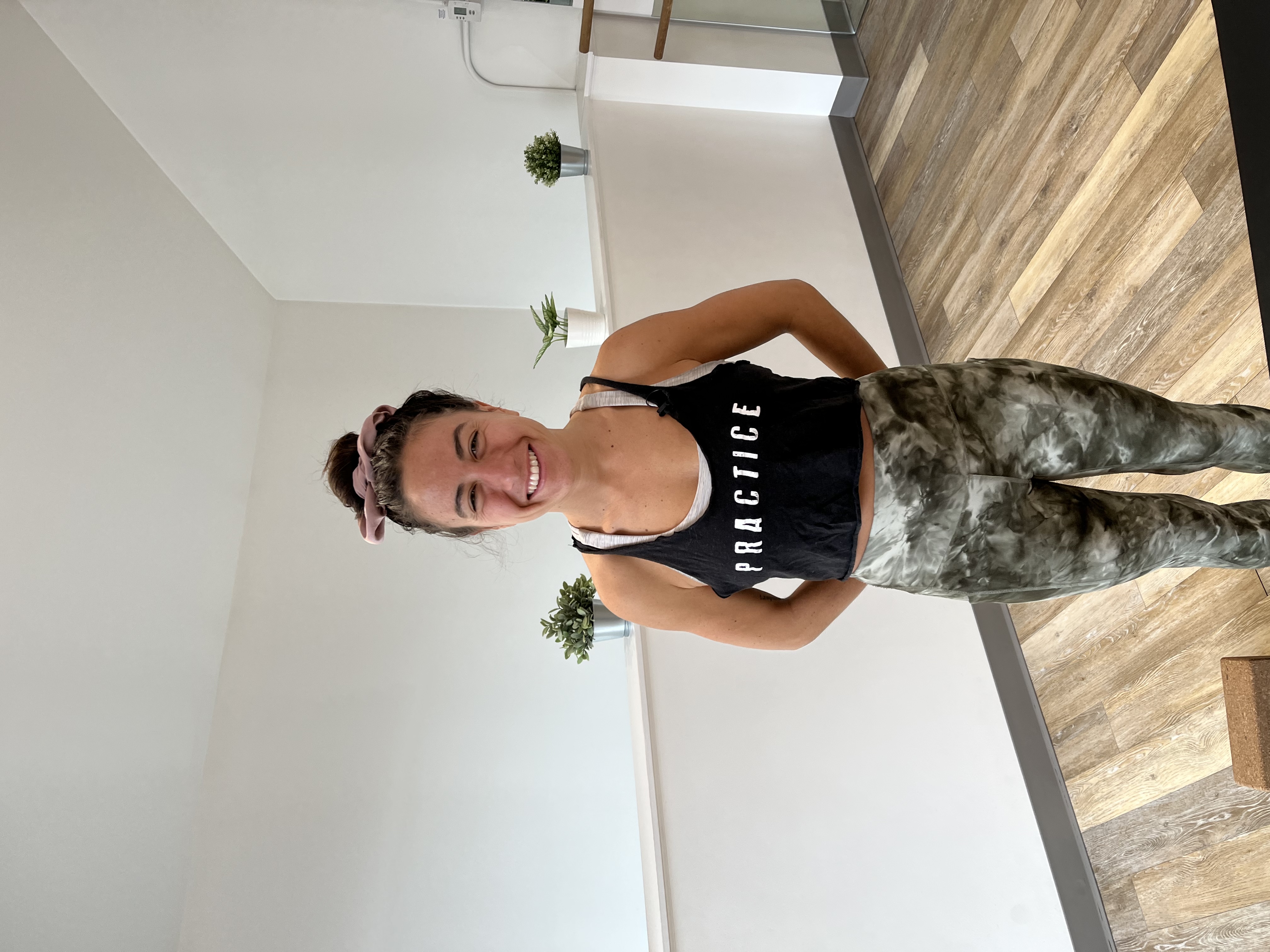 20 Minute Handstand Flow with Rhiannon