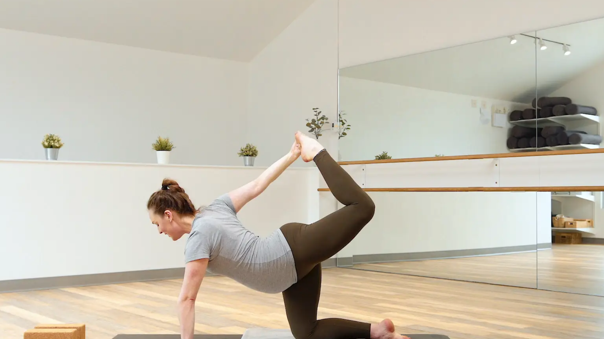 45 Minute Yoga for Hips & Low back with Chesa