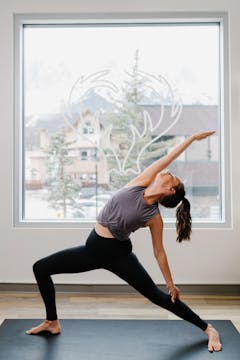 30 Minute All Levels Flow with Jess Y...