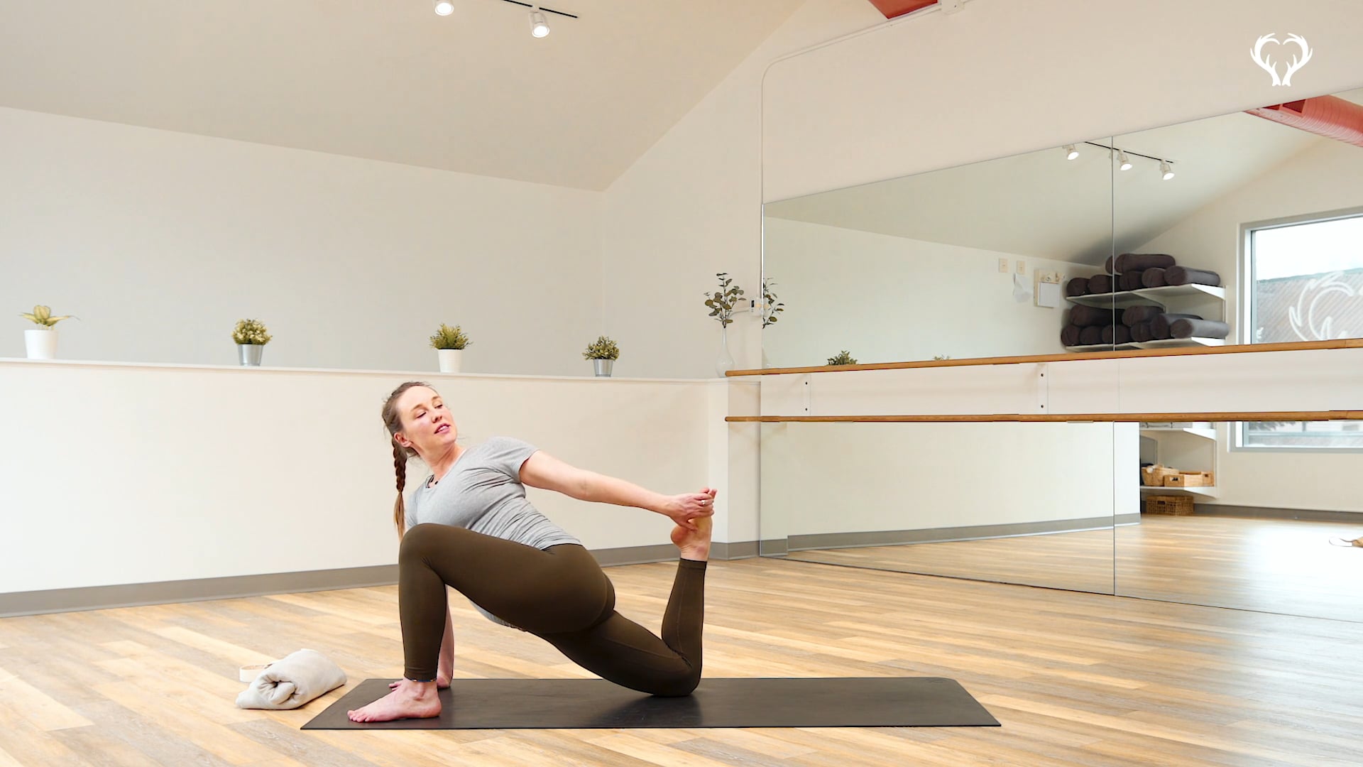 20 Minute Yoga for Active legs with Chesa