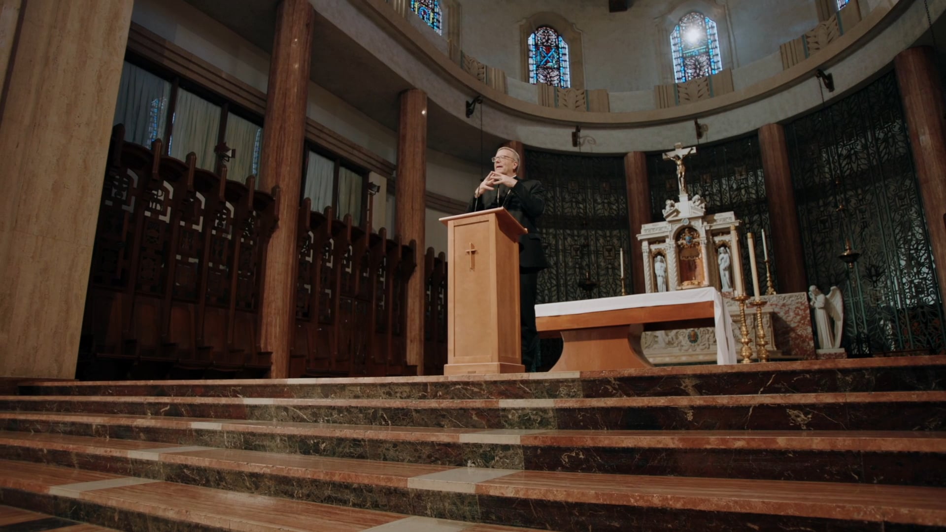 What’s the best example of how God loves us?