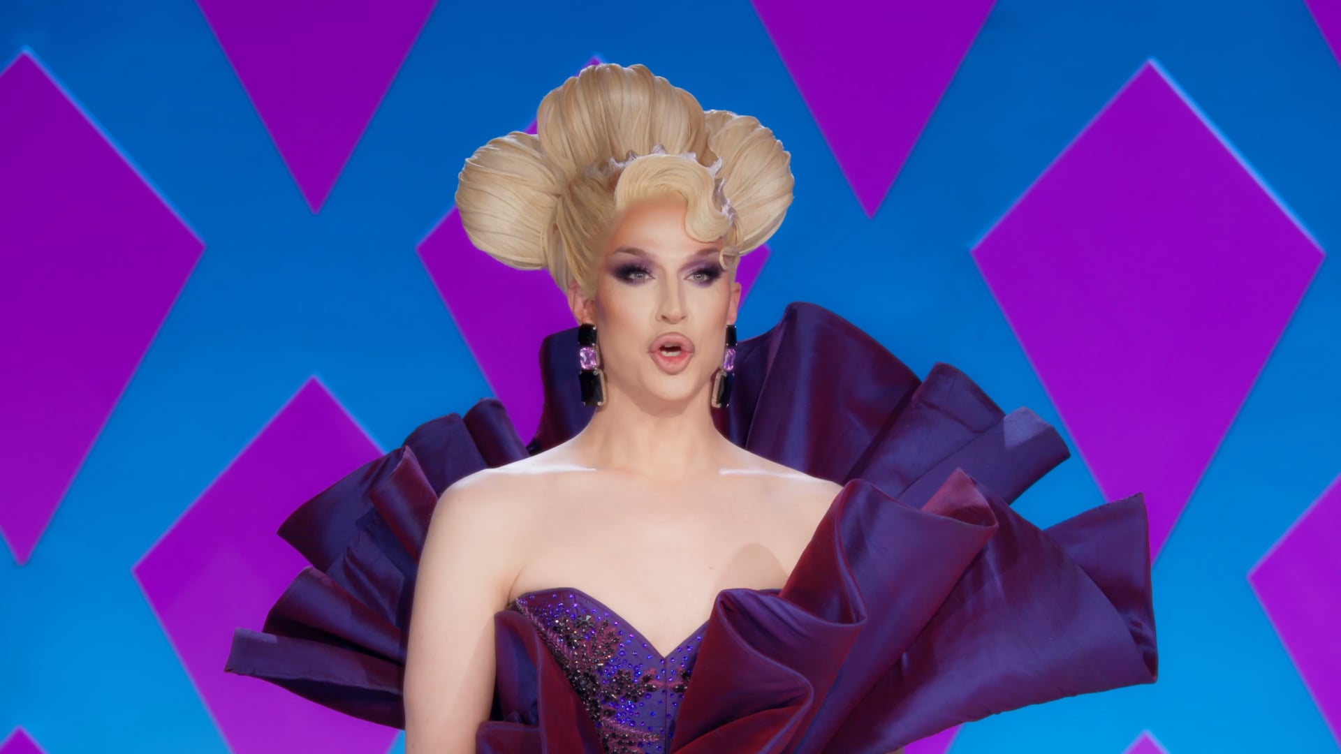 Chappell Roan – Super Graphic Ultra Modern Girl | DR Canada S6E9