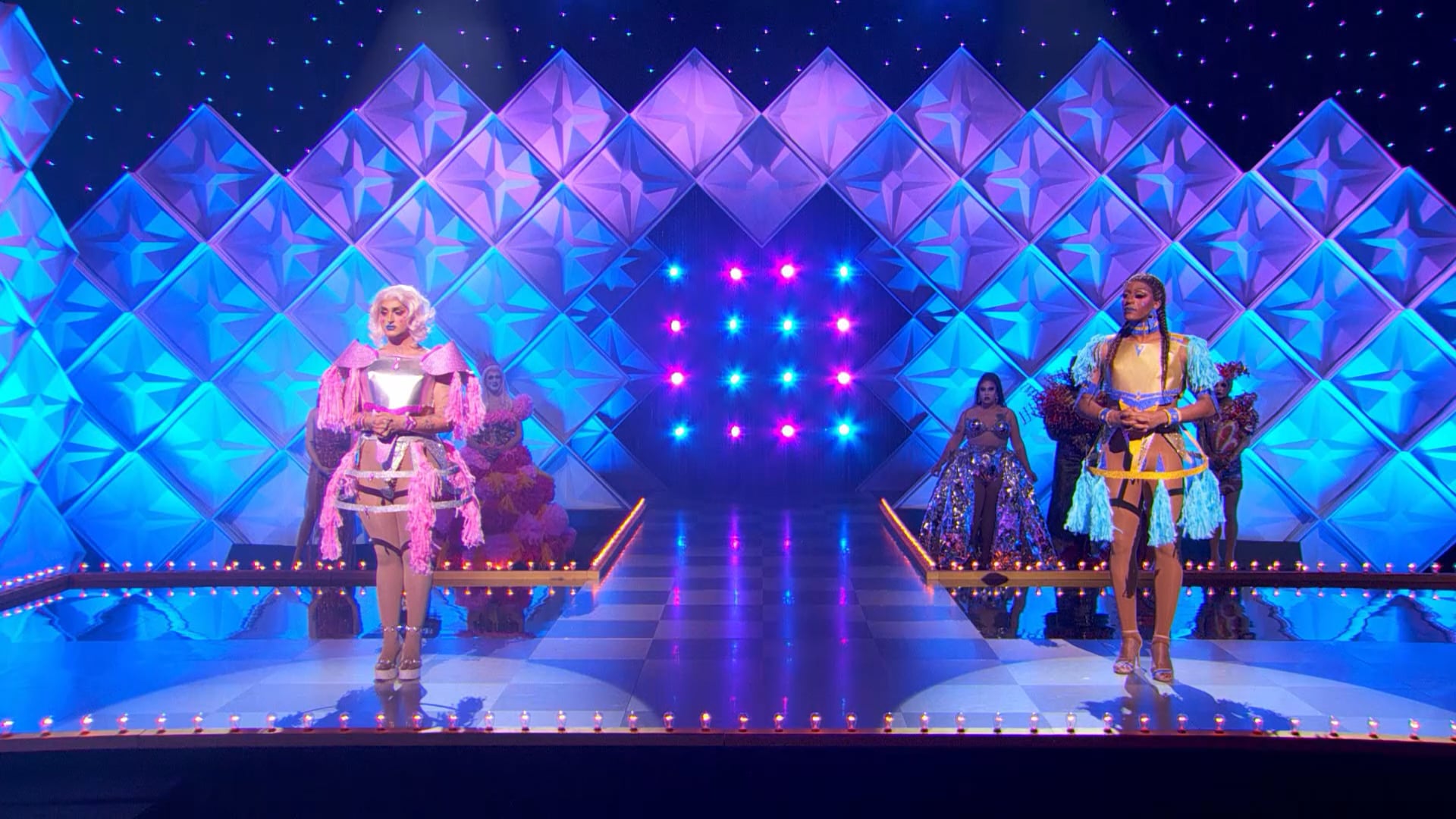 Avril Lavigne – Girlfriend | Ilona Verley & Tynomi Banks | DR Canada S1E4