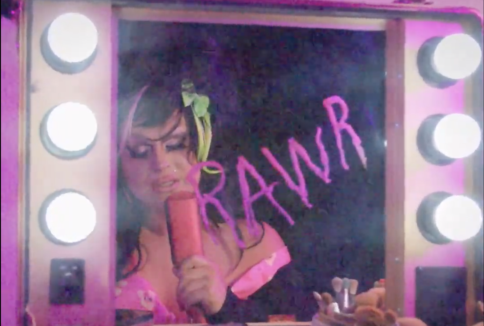 Hot Topic - Jaymes Mansfield (Official Video)