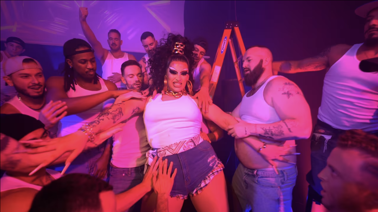 Salina EsTitties - PAPÍ (Official Video)