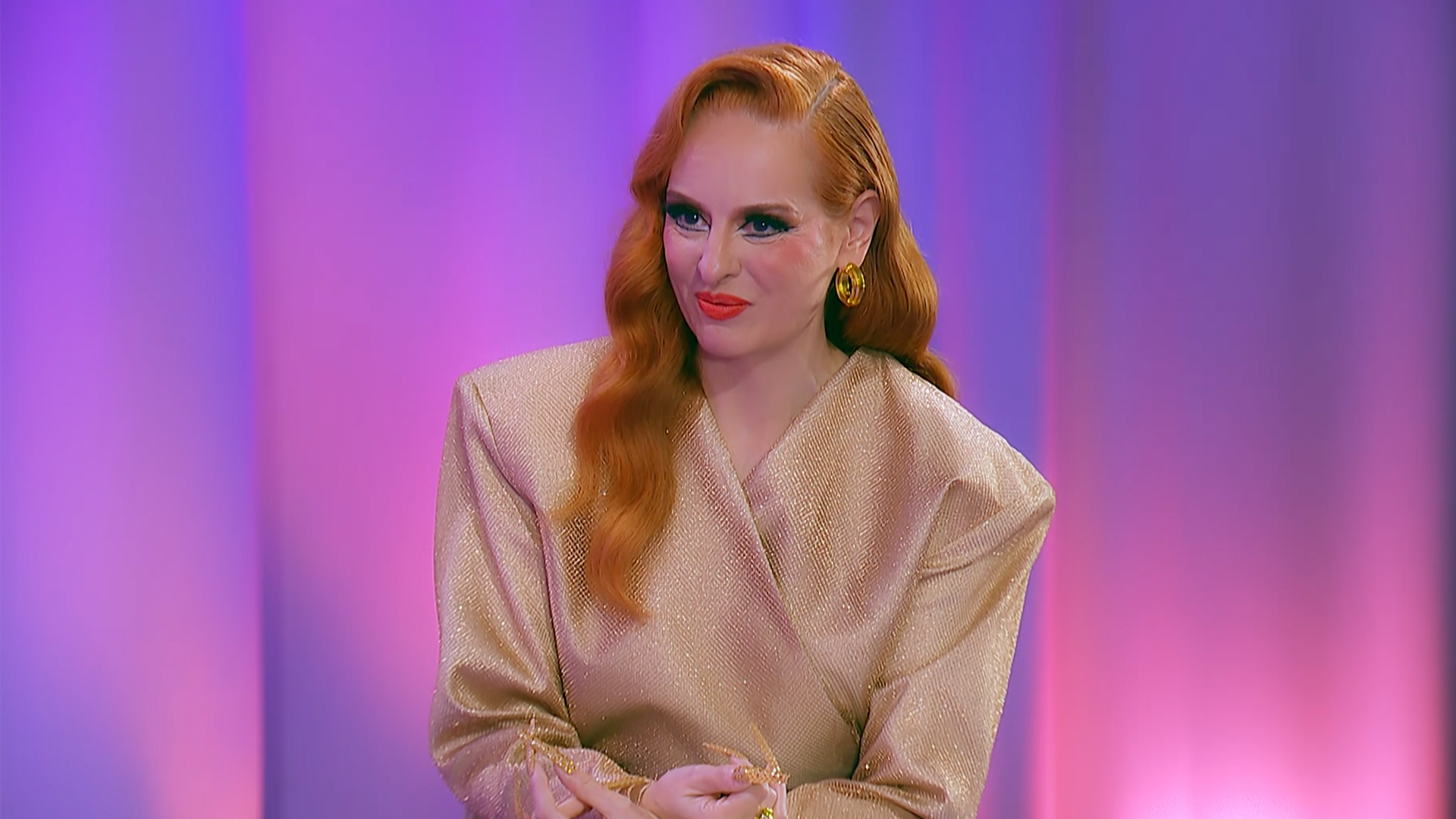 SPOILER: Tras la Carrera with the Sixth Eliminated Queen of Season 5 (Dubbed)