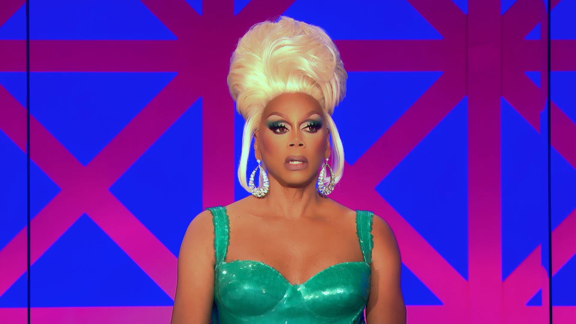 Jess Glynne – Don't Be So Hard On Yourself | Tayce & Sister Sister | DR UK S2E7