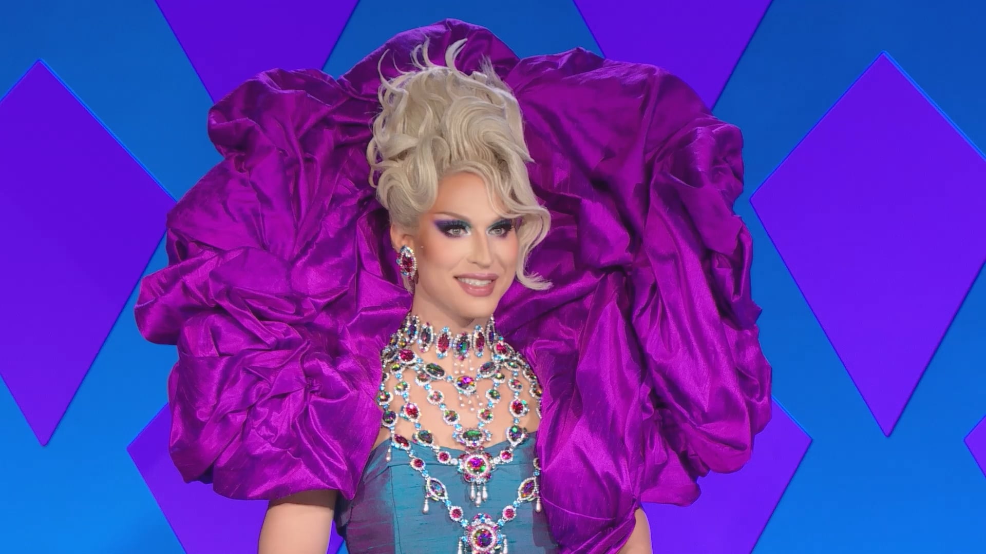 Tiësto – Feel It In My Bones | Denim & Venus | DR Canada S4E1