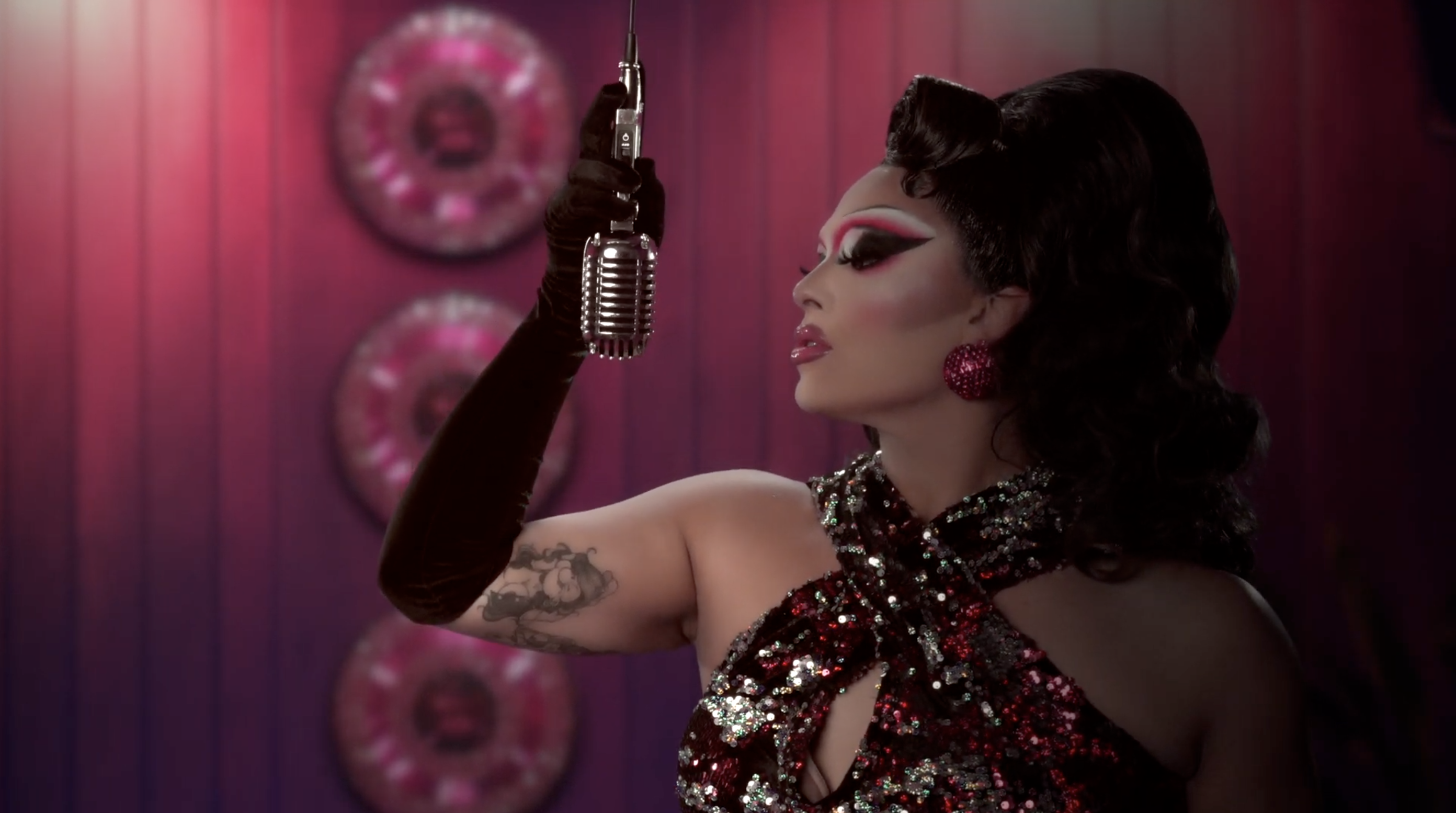 Homegirl Hotline - Salina EsTitties (Official Video)