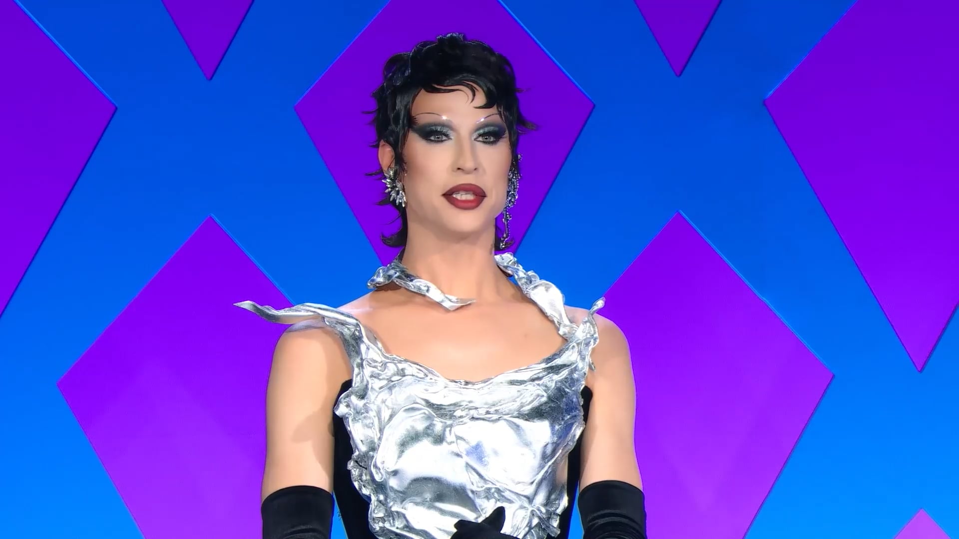 Avril Lavigne – Hot | Perla & Tiffany Ann Co. | DR Canada S5E3