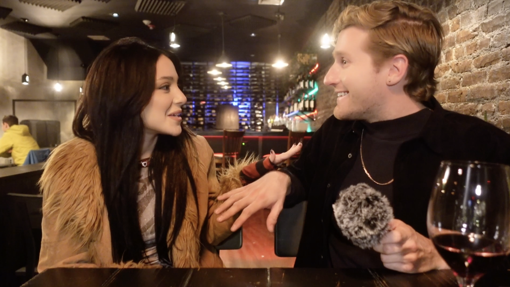 I’m Niki Demar: Bisexual YouTube Superstar