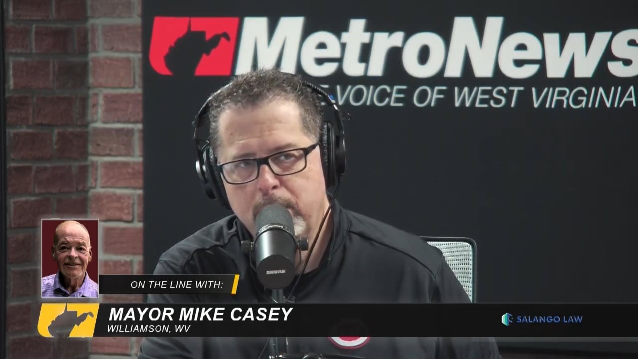 Dave talks with Williamson Mayor Mike Cassey