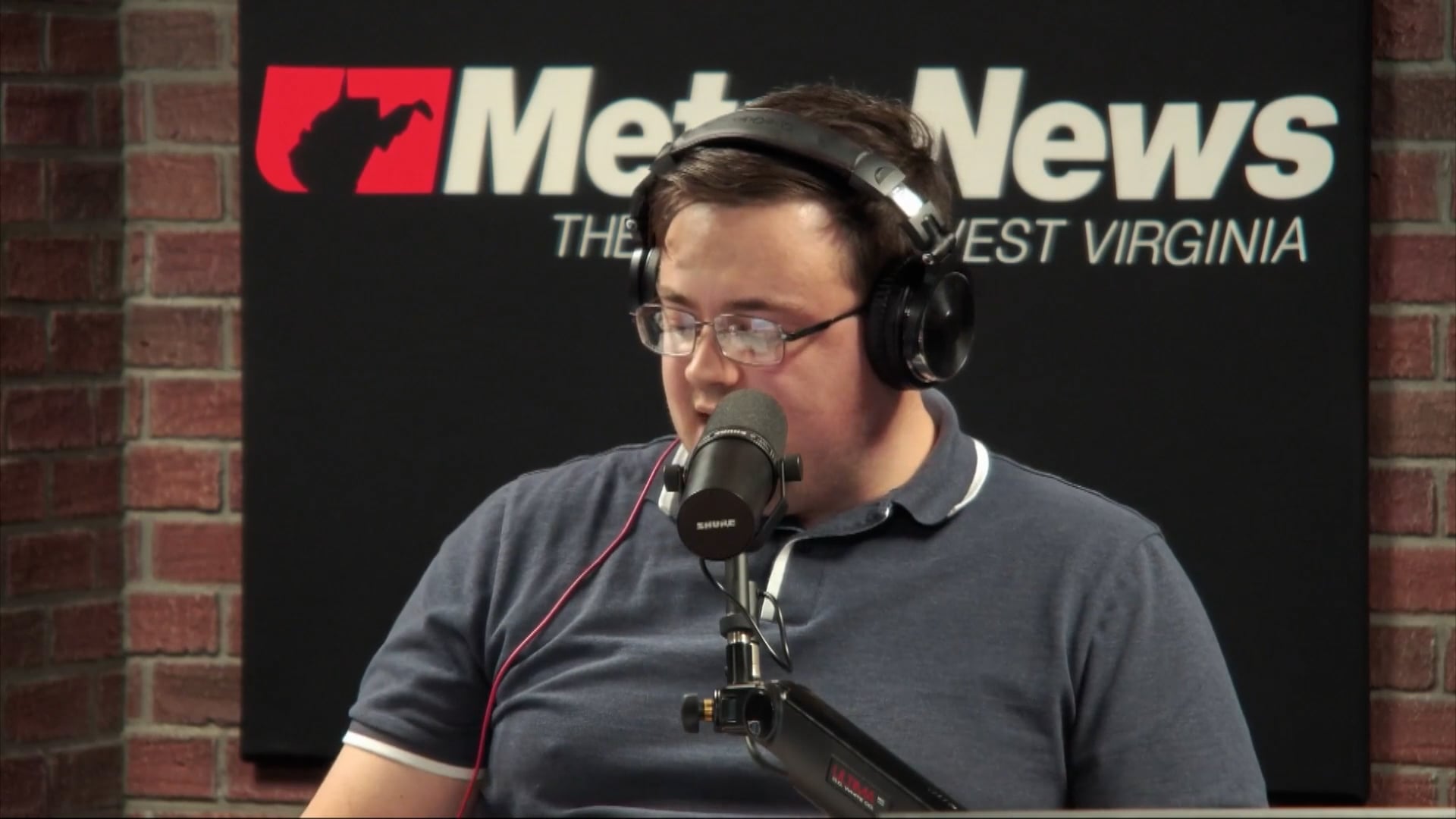 Daniel Woods talks with Coach Travis Tarr about Ty Laughery, who is sick.