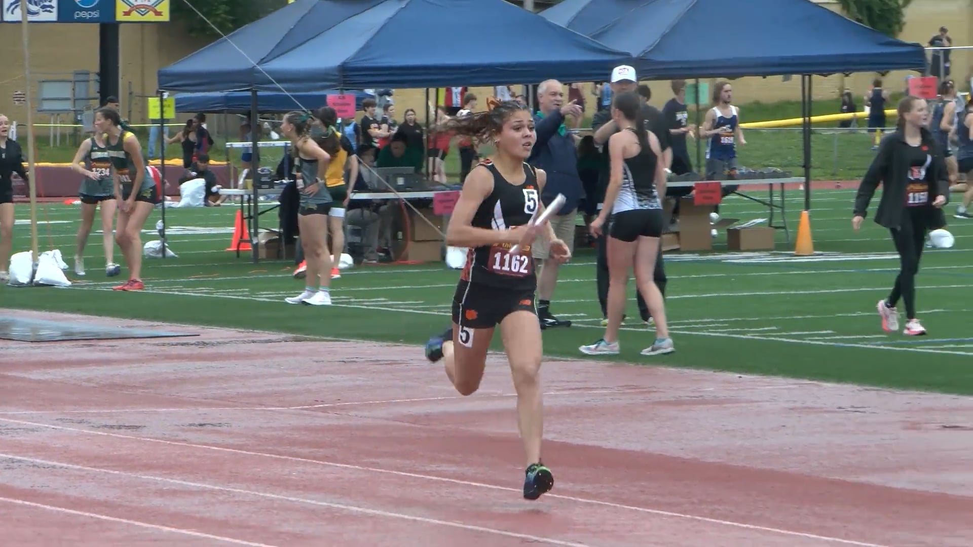 Girls State Track Day 1: Defending champs lead