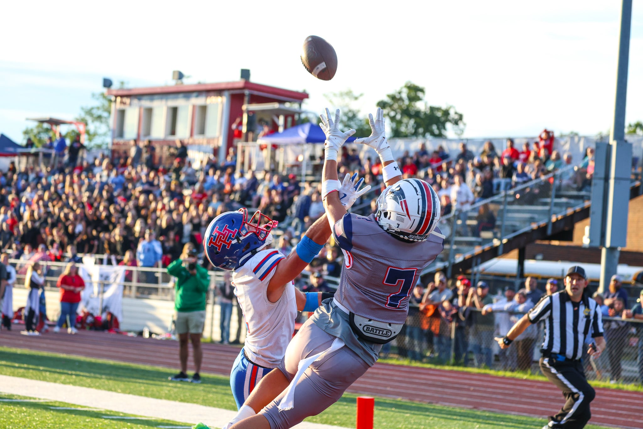 Independence starts fast and rallies to defeat Herbert Hoover, 37-34