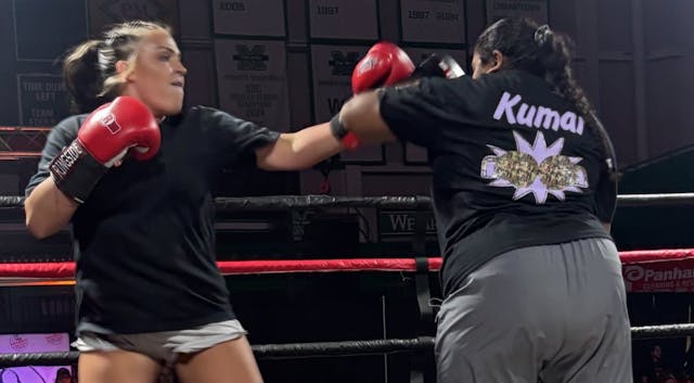 Featured Fight: Lindsay Pratt vs. Sap...