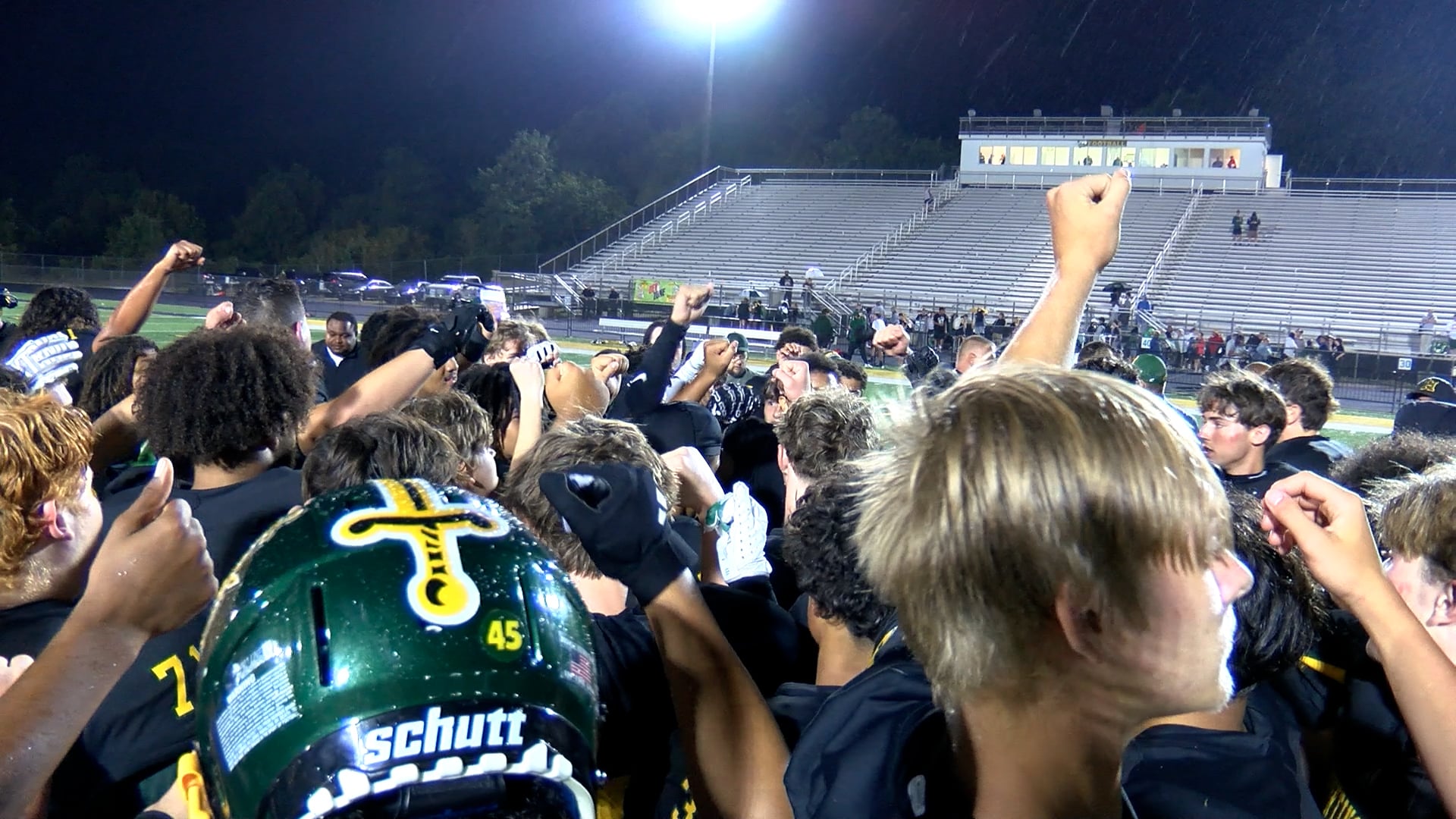 Huntington holds off late Martinsburg rally, 22-20