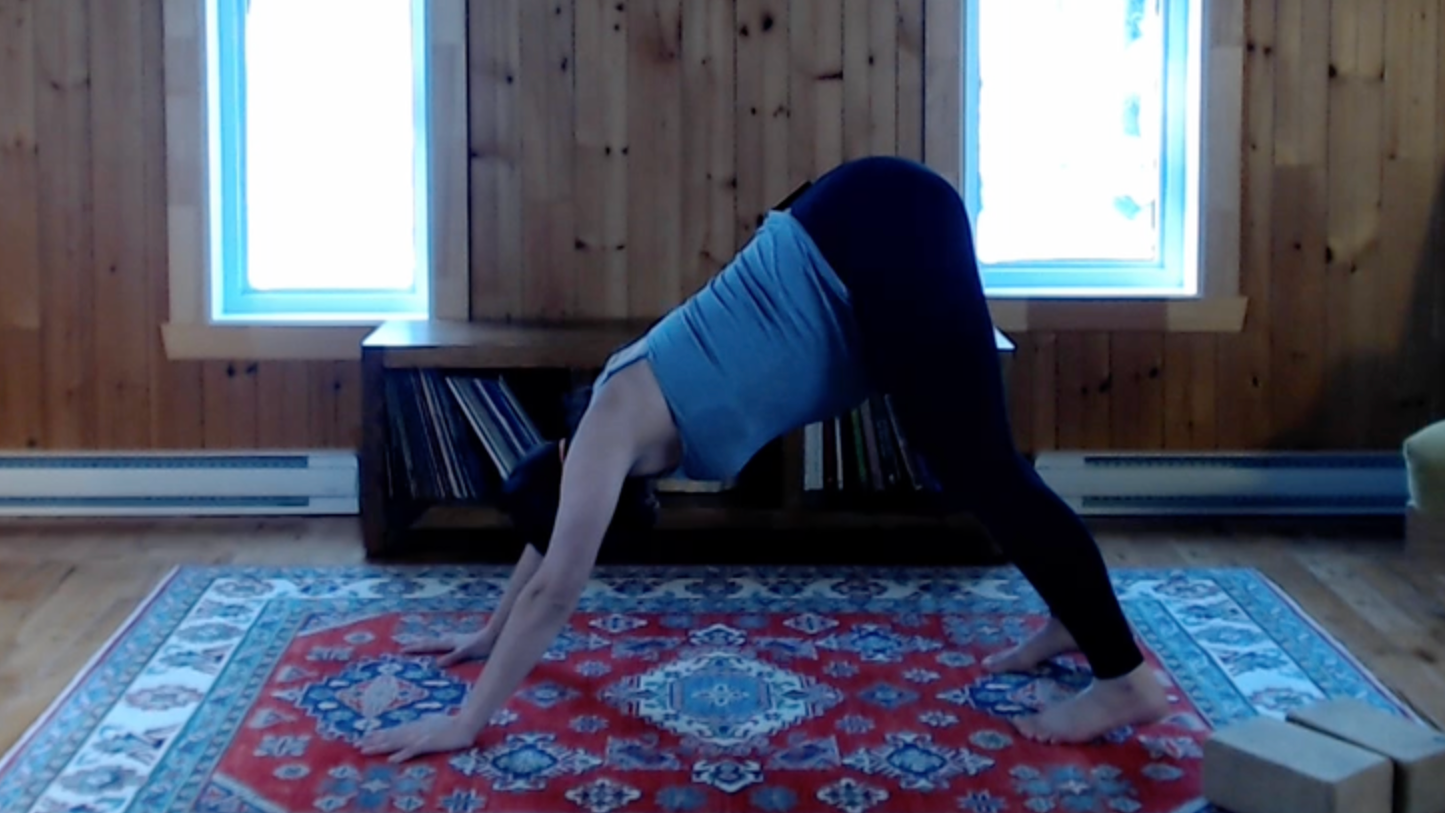 Prénatal | Comment adapter les postures enceinte