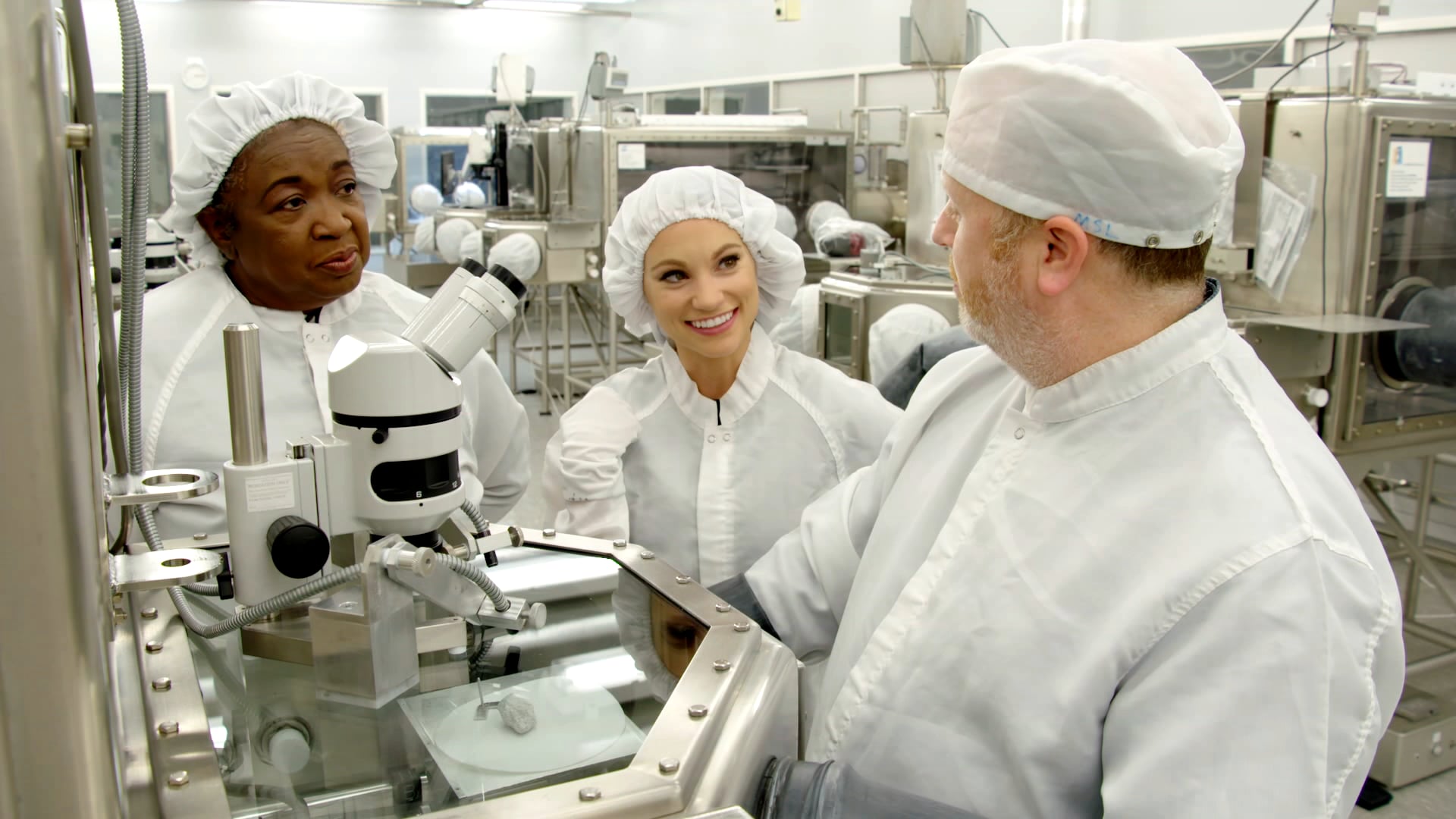 S6 Ep 1 - Back To The Moon