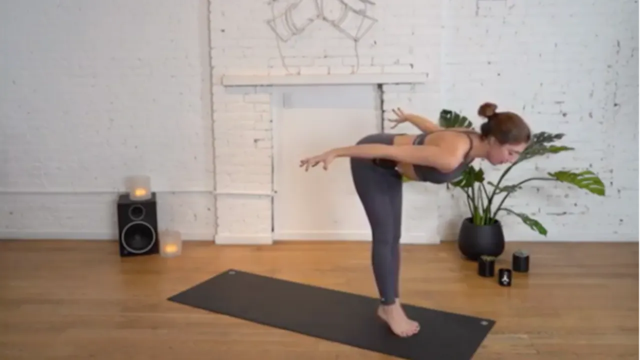 POWER VINYASA WITH LAURA S - Y7 STUDIO