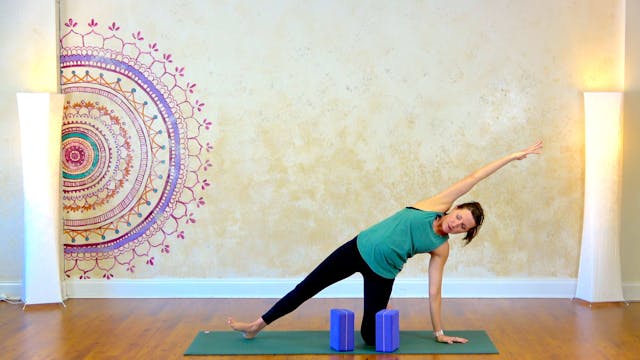 Standing Flow with a Focus on Hips an...