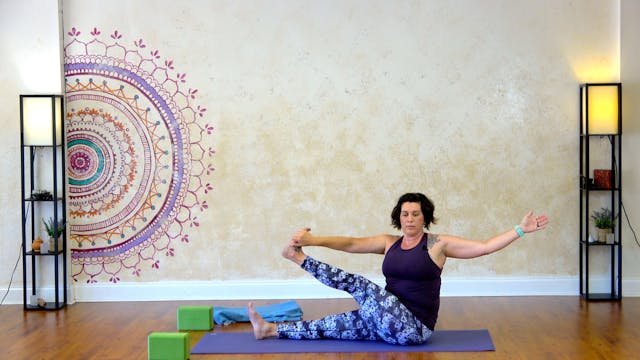 Twisty Yogalife Flow with Kathie Part 1