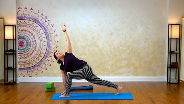 Gentle Standing Flow with Sitting Str...