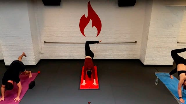 Ashley Legs & Core Lungey Twisty Flow...