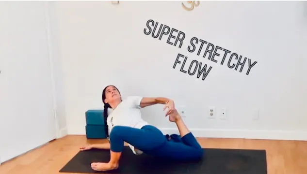 Stretchy Yoga Flow (All Levels - Mode...